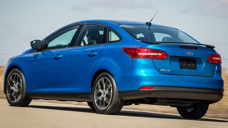 Ford-Focus-sedan-2015-tuvanmuaxe