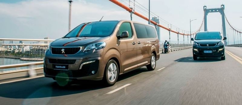 So sanh khac biet giua Peugeot Traveller ban 7 cho va 4+2 cho ngoi