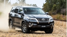 Chi tiet xe may xang 2 cau Toyota Fortuner 2.7AT 4x4 2019