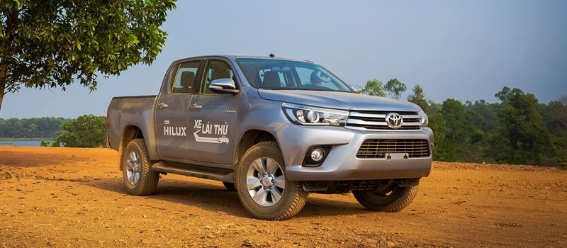 Chi tiet trang bi tren xe Toyota Hilux 4x2 MT 2019 so san, 1 cau