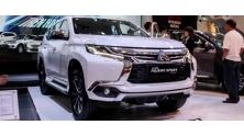 Mitsubishi Pajero Sport 2017 tai Viet Nam, may xang va may dau