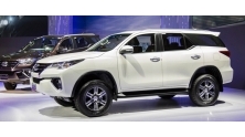Toyota Fortuner 2017 phien ban may dau co gi voi gia 981 trieu