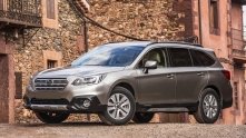 Tu van nen mua xe Audi Q3 hay Subaru Outback