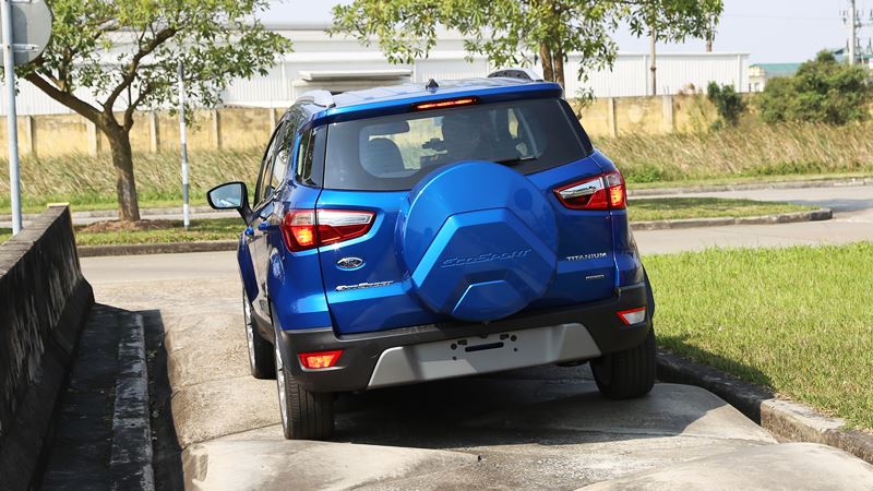 Chi tiết phiên bản Ford EcoSport Titanium 1.0L EcoBoost 2018 - Ảnh 4