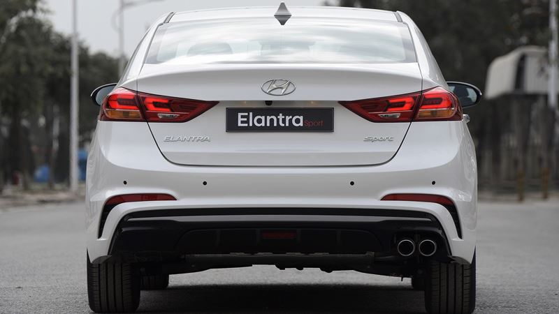 Đánh giá xe Hyundai Elantra Sport 2018
