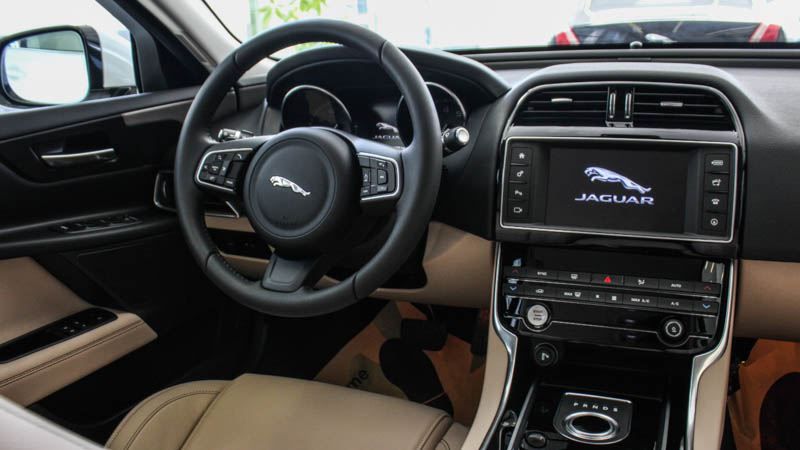 Jaguar-XE-2016-tuvanmuaxe-4889