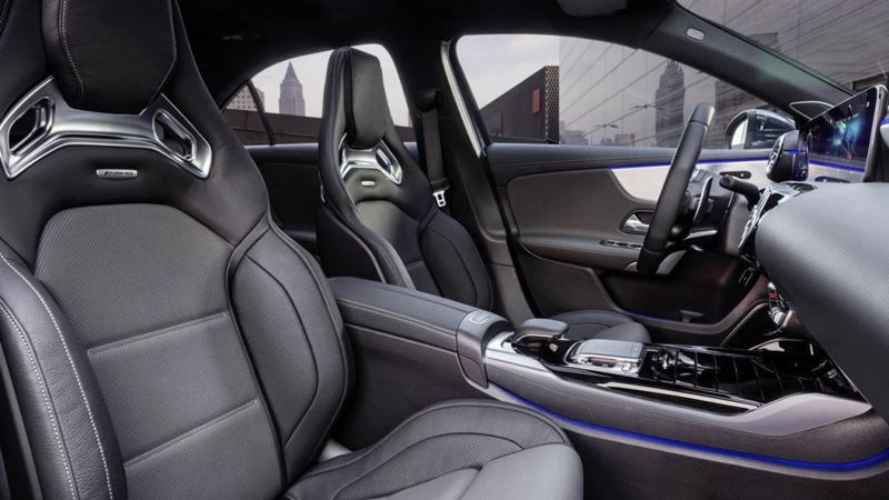 Xe sedan thể thao Mercedes-AMG A 35 4MATIC 2020 giá bán 2,249 tỷ đồng - Ảnh 8