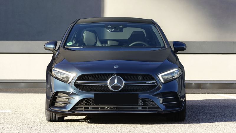 Xe sedan thể thao Mercedes-AMG A 35 4MATIC 2020 giá bán 2,249 tỷ đồng - Ảnh 2