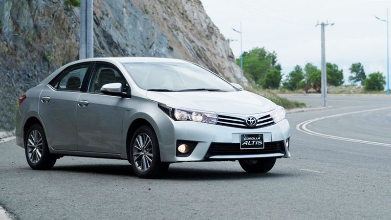 Toyota Altis 2016 giá bao nhiêu hiện nay