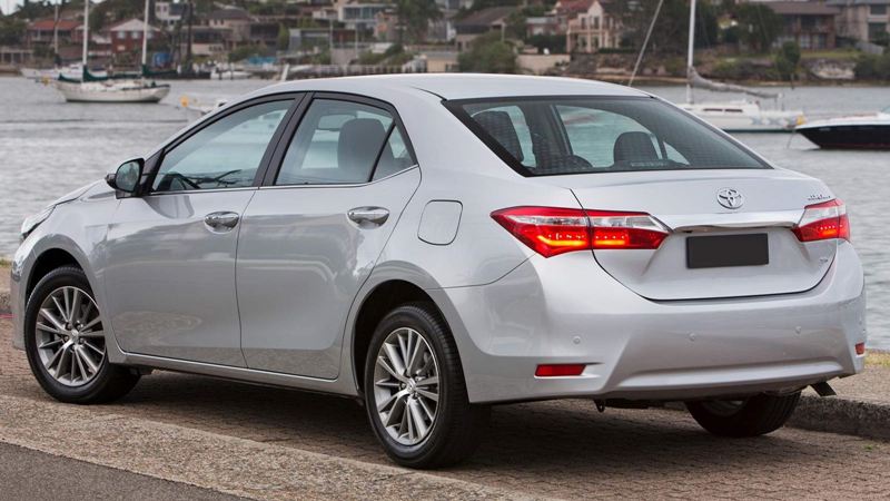 So sánh Mazda 3 và Toyota Altis 2016 phiên bản động cơ 2.0L - Ảnh 5