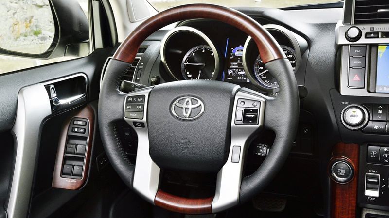 Toyota-Land-Cruiser-2015-tuvanmuaxe.vn-809