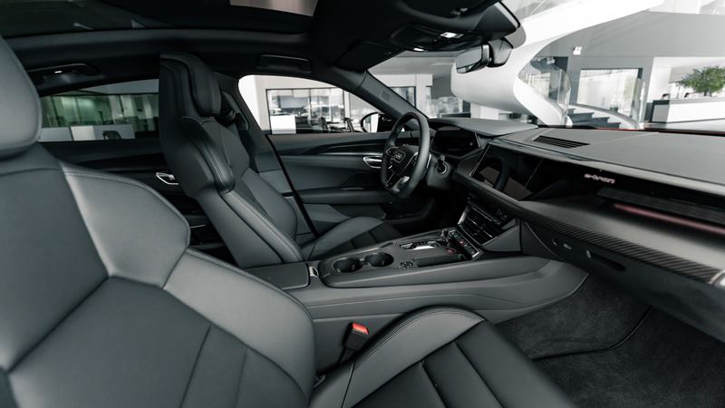 Giá xe điện Audi e-tron GT 2022 bán tại Việt Nam từ 5,2 tỷ đồng - Ảnh 9