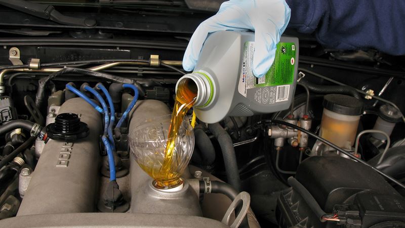 Chọn dầu nhớt động cơ phù hợp cho xe ô tô - Ảnh 1