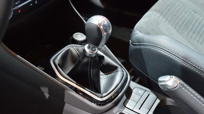 Chi tiết xe Ford Fiesta 2018 phiên bản thể thao ST - Ảnh 10