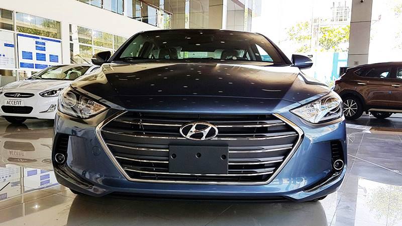 Đánh giá Hyundai Elantra 2018 Giá  KM nội ngoại thất
