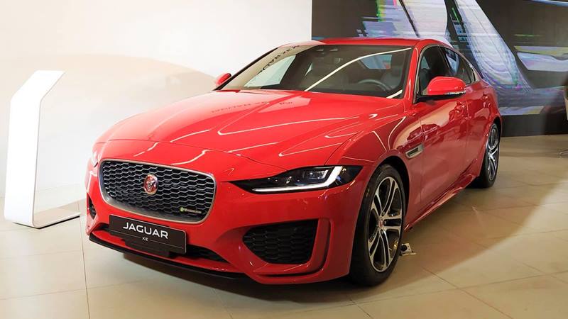 Giá bán xe Jaguar XE 2020 tại Việt Nam từ 2,61 tỷ đồng - Ảnh 1