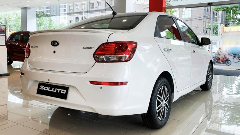 KIA Soluto có giá bán mới từ 369 triệu, rẻ hơn Mitsubishi Attrage - Ảnh 2