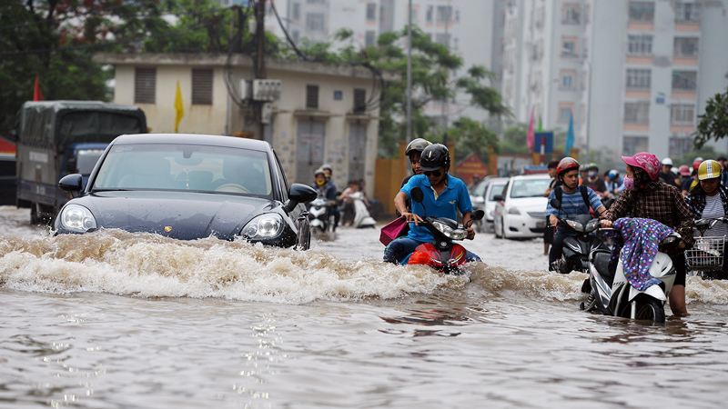 Hướng dẫn lái xe an toàn trong mùa mưa lũ - Ảnh 2