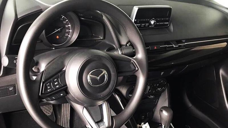 Chi tiết về Mazda2 2015: nội thất sang, bản hatchback đẹp hơn sedan