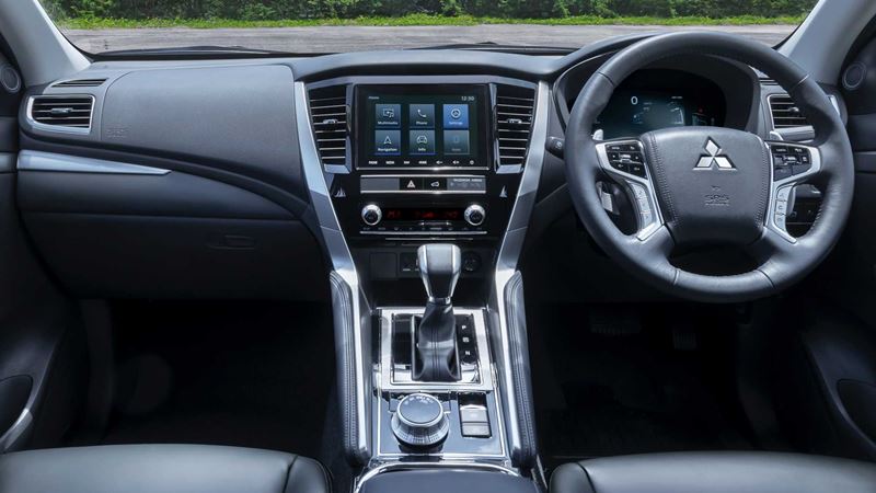 Mitsubishi Pajero Sport 2020 mới nâng cấp thiết kế và trang bị - Ảnh 4