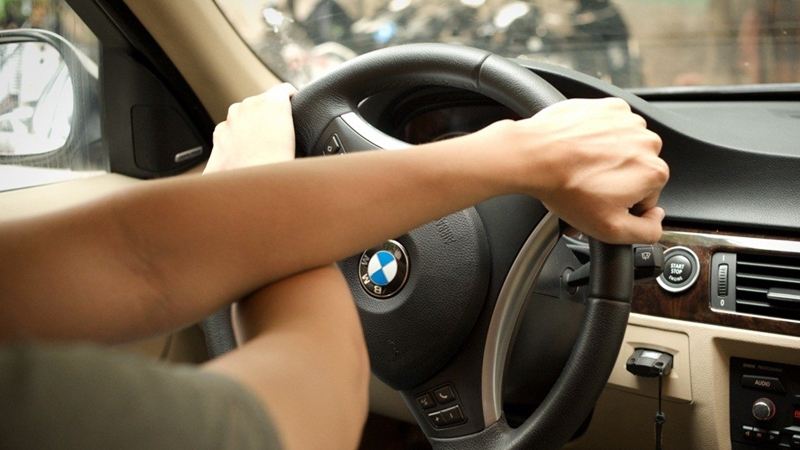 Những thói quen lái xe gây hại cho chiếc xe của bạn - Ảnh 3