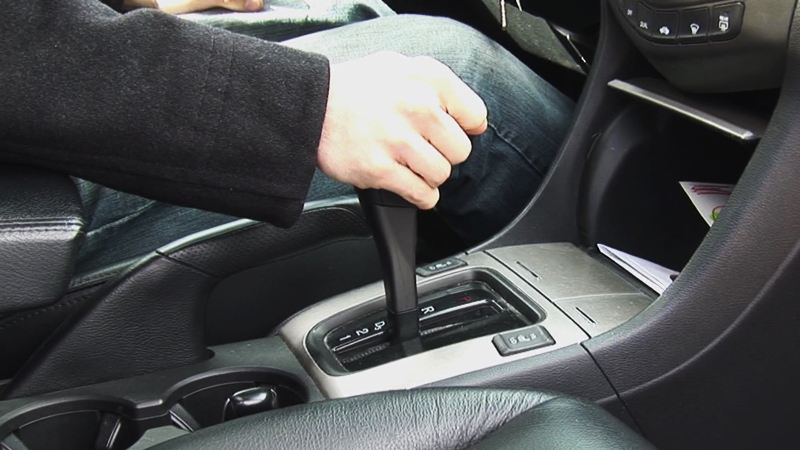 Những thói quen lái xe có hại cho ô tô của bạn - Ảnh 4