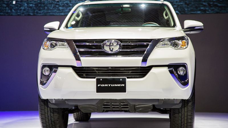Toyota Fortuner 2017 phiên bản máy dầu có gì với giá 981 triệu