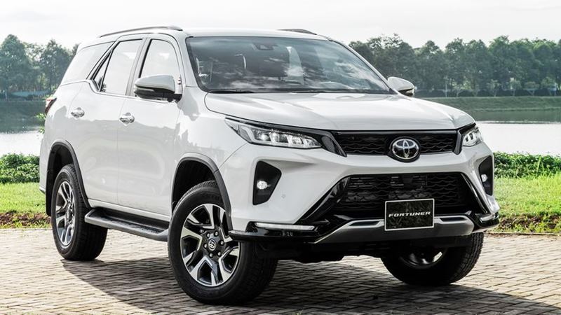 Giá bán xe Toyota Fortuner 2022 mới nâng cấp từ 1,015 tỷ đồng - Ảnh 2