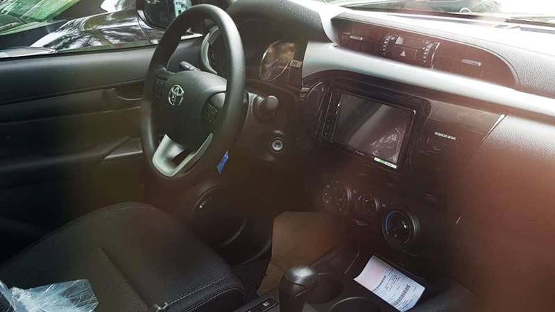 Chi tiết bản 1 cầu số tự động Toyota Hilux 2.4 4x2AT 2020 tại Việt Nam - Ảnh 4