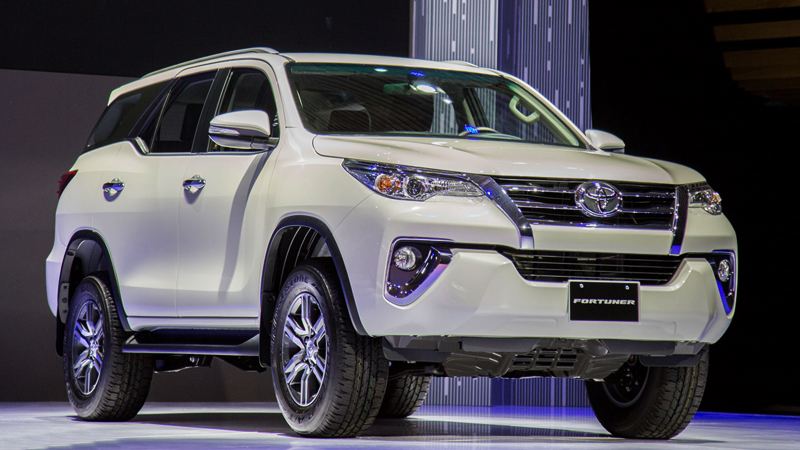 Có nên chọn Toyota Fortuner 2017 nhập khẩu nguyên chiếc từ nước ngoài