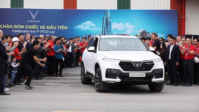 SUV thương hiệu Việt VinFast Lux SA2.0 đầu tiên xuất xưởng - Ảnh 1