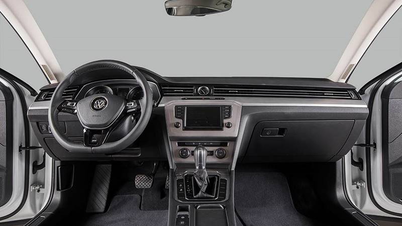 Giá xe Volkswagen Passat giảm còn 1,266 tỷ đồng, cạnh tranh Mazda 6 - Ảnh 3