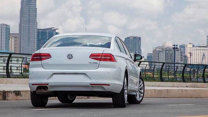Giá xe Volkswagen Passat giảm còn 1,266 tỷ đồng, cạnh tranh Mazda 6 - Ảnh 4